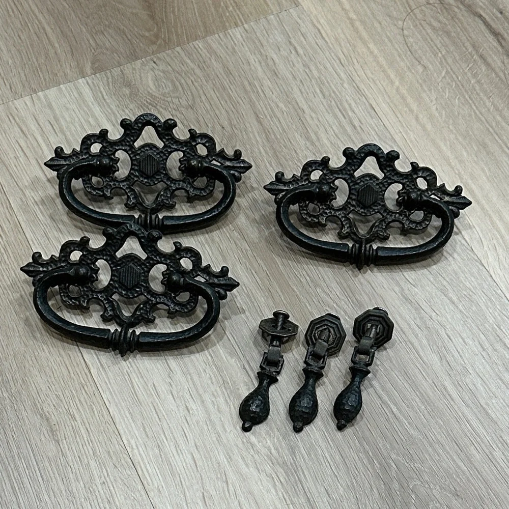 Vintage Ethan Allen Royal Charter Brass Drawer and Cabinet Pull Set